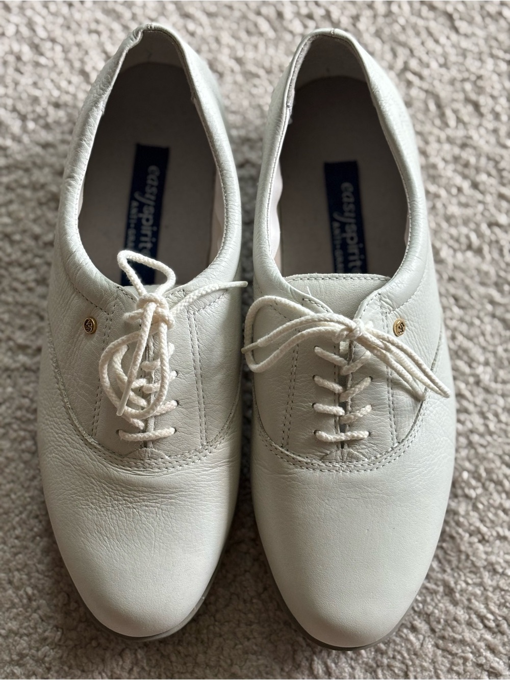 Easy Spirit Cream Leather Lace-Up Oxfords